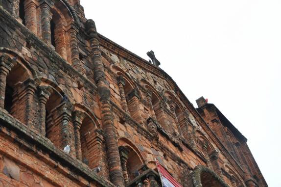 A bela igreja de pedra da época dos jesuítas, em Villarrica - Paraguai